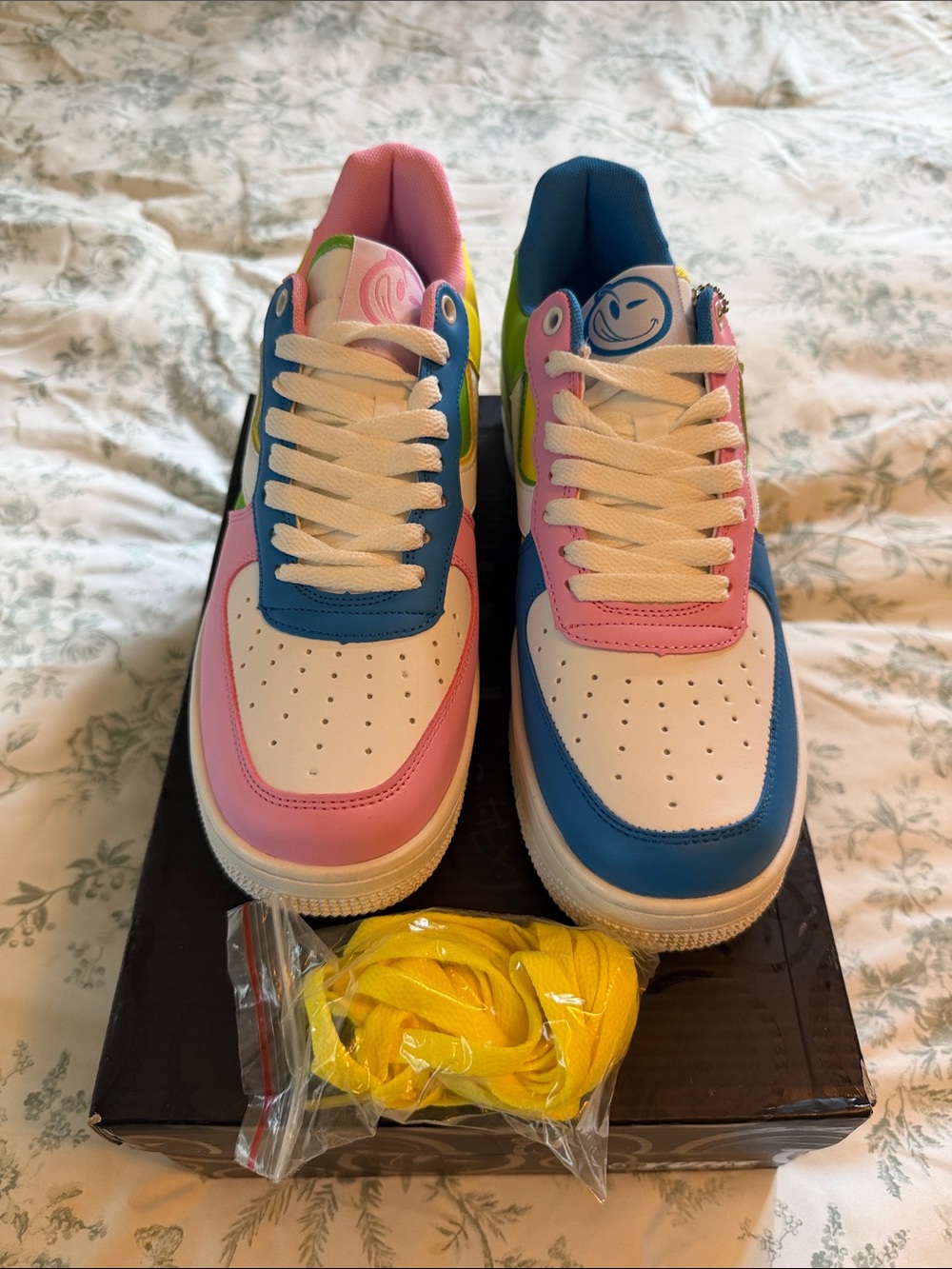 Colorblock Women's Low-Top Sneakers in Pink, Blue, Green, White
